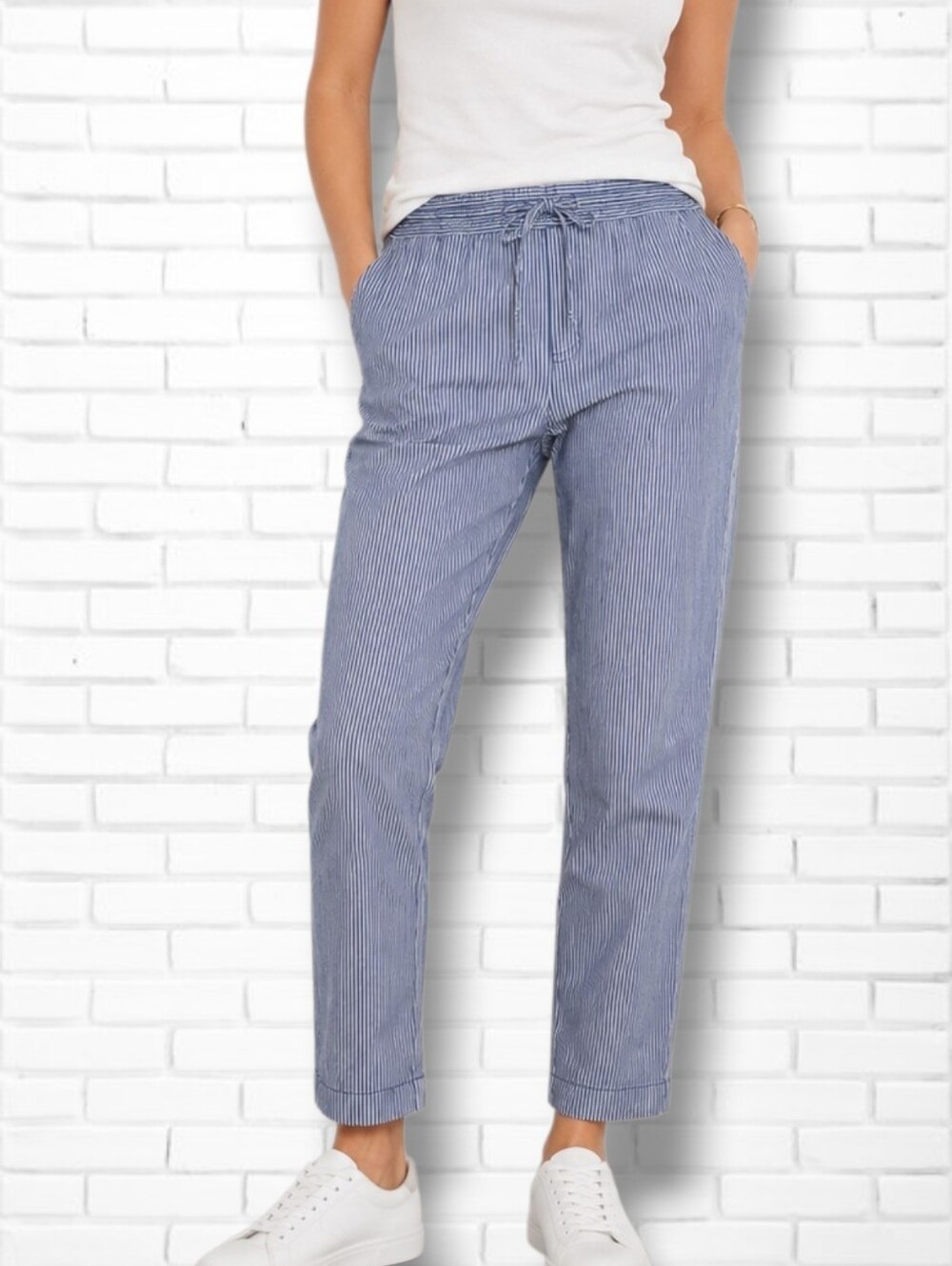GAP Pinstripe Navy Blue, White Tapered Leg Easy Pant Size M